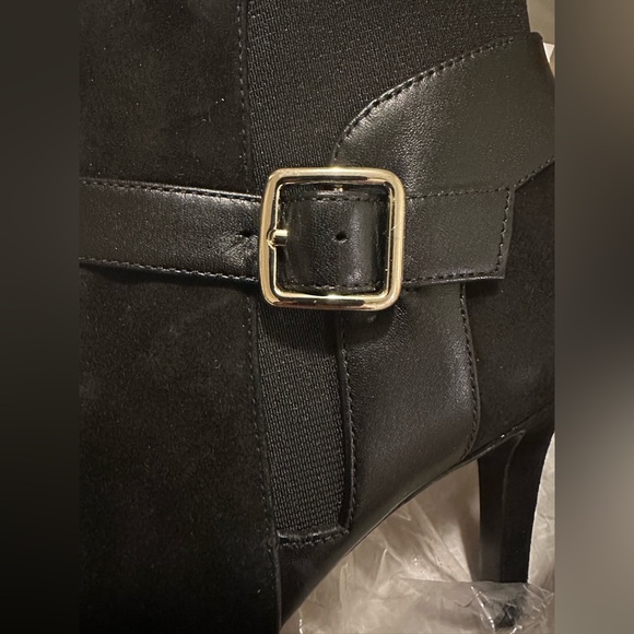 NEW Marc Fisher Suede Booties - 9.5 - Picture 6 of 7